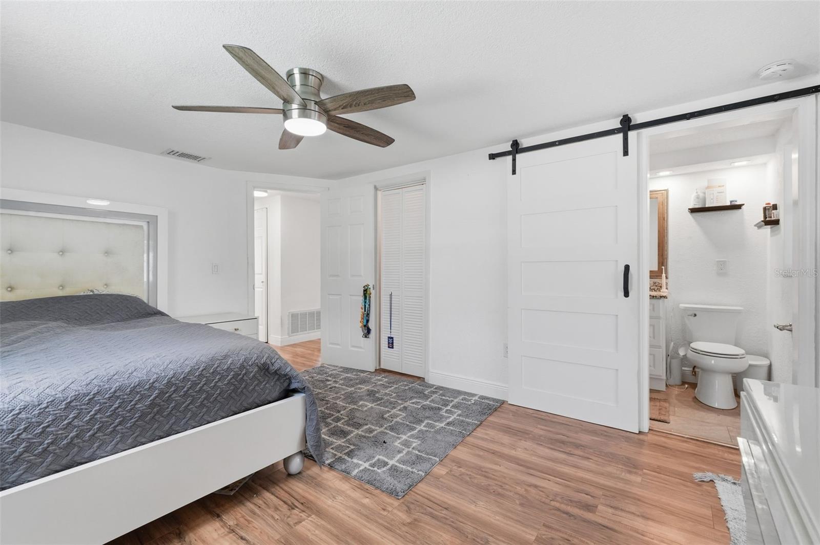 Listing photo id 19 for 7510 Judith Crescent