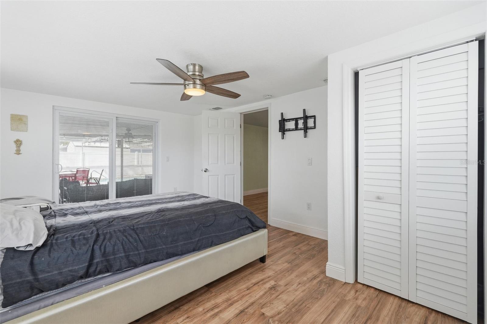 Listing photo id 23 for 7510 Judith Crescent