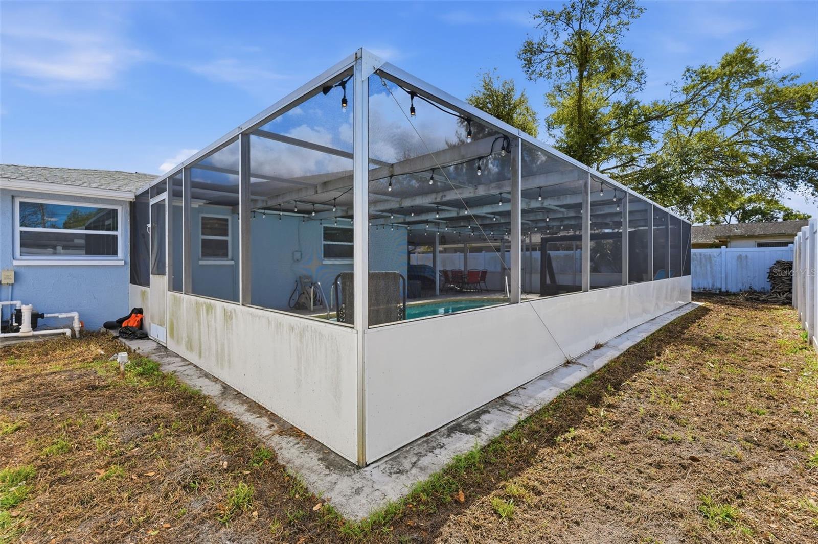 Listing photo id 35 for 7510 Judith Crescent