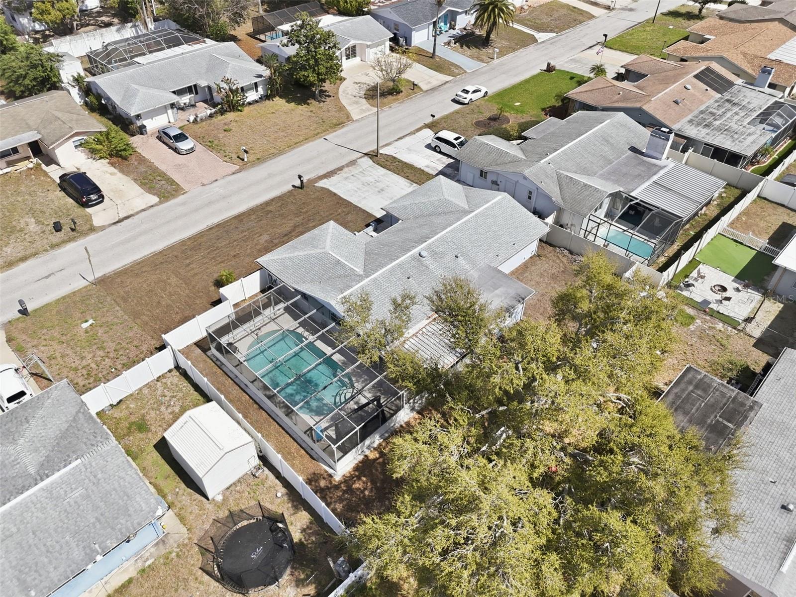 Listing photo id 47 for 7510 Judith Crescent