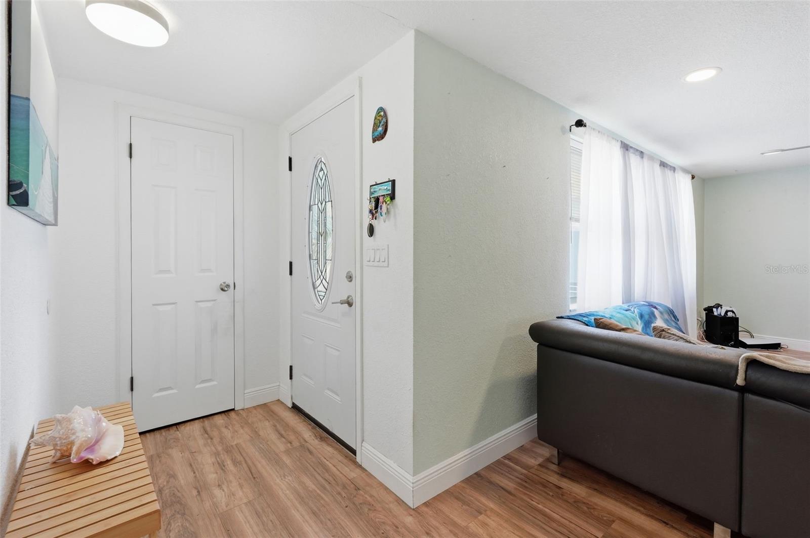 Listing photo id 3 for 7510 Judith Crescent