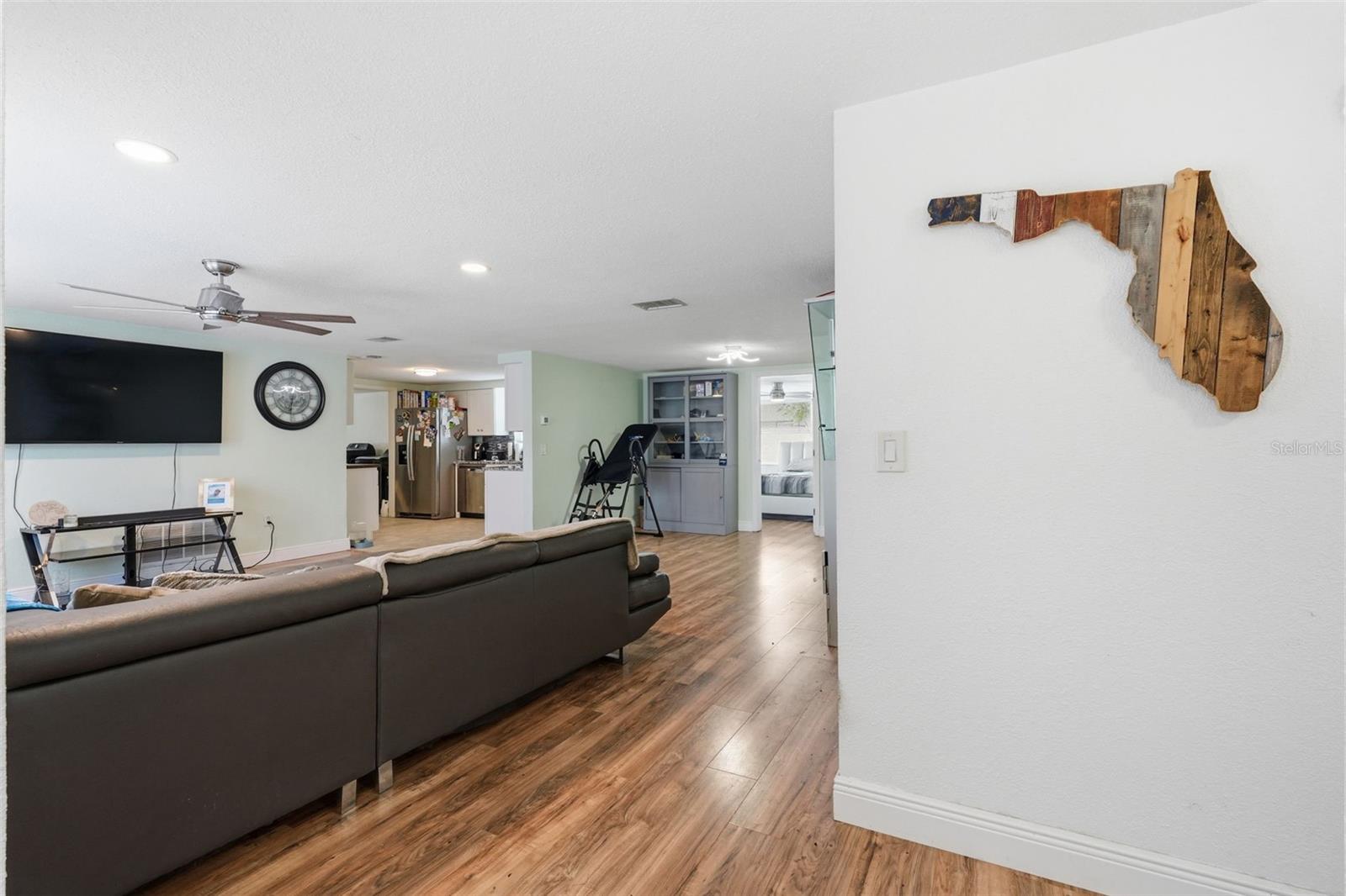 Listing photo id 4 for 7510 Judith Crescent