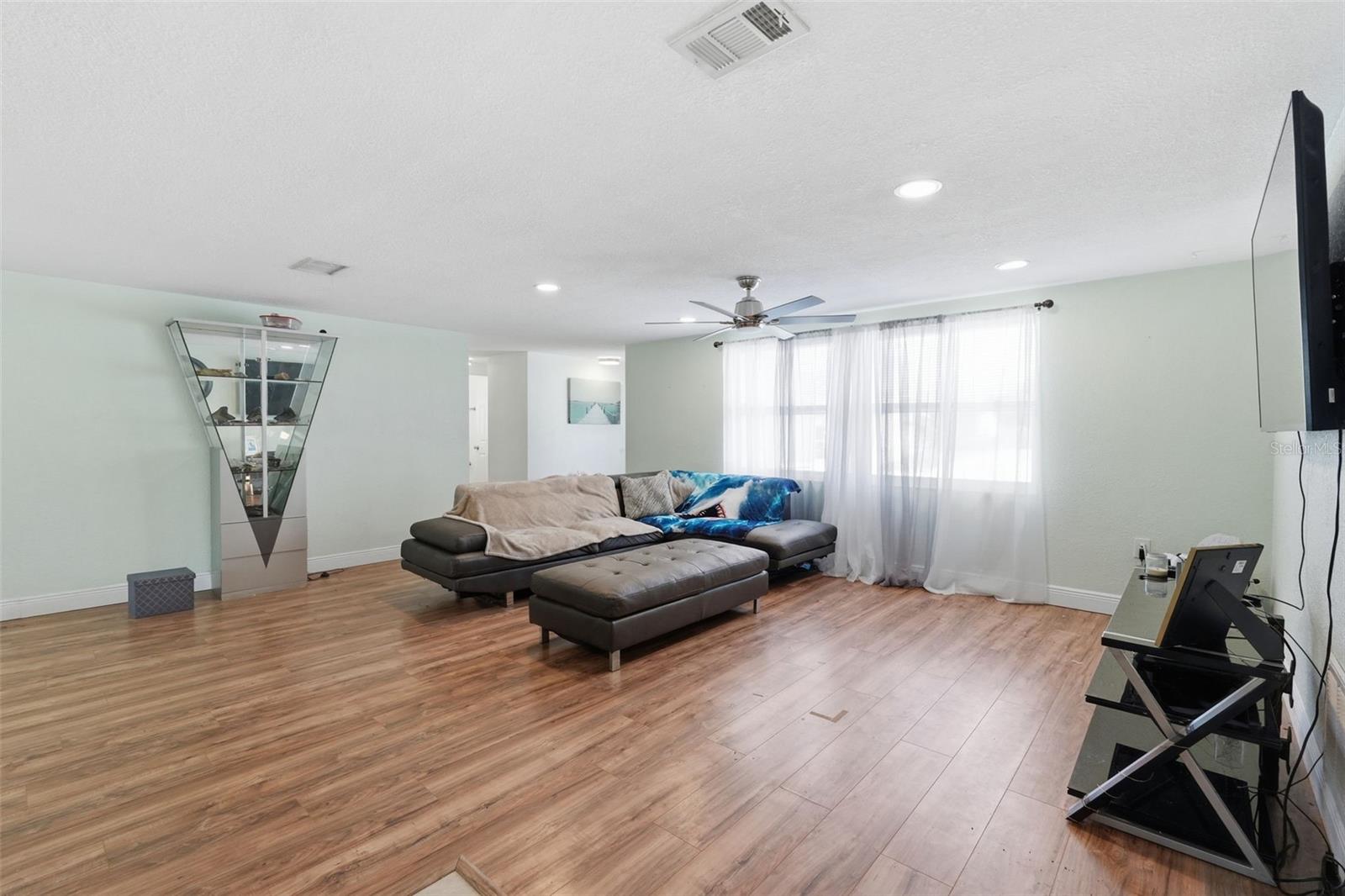 Listing photo id 7 for 7510 Judith Crescent