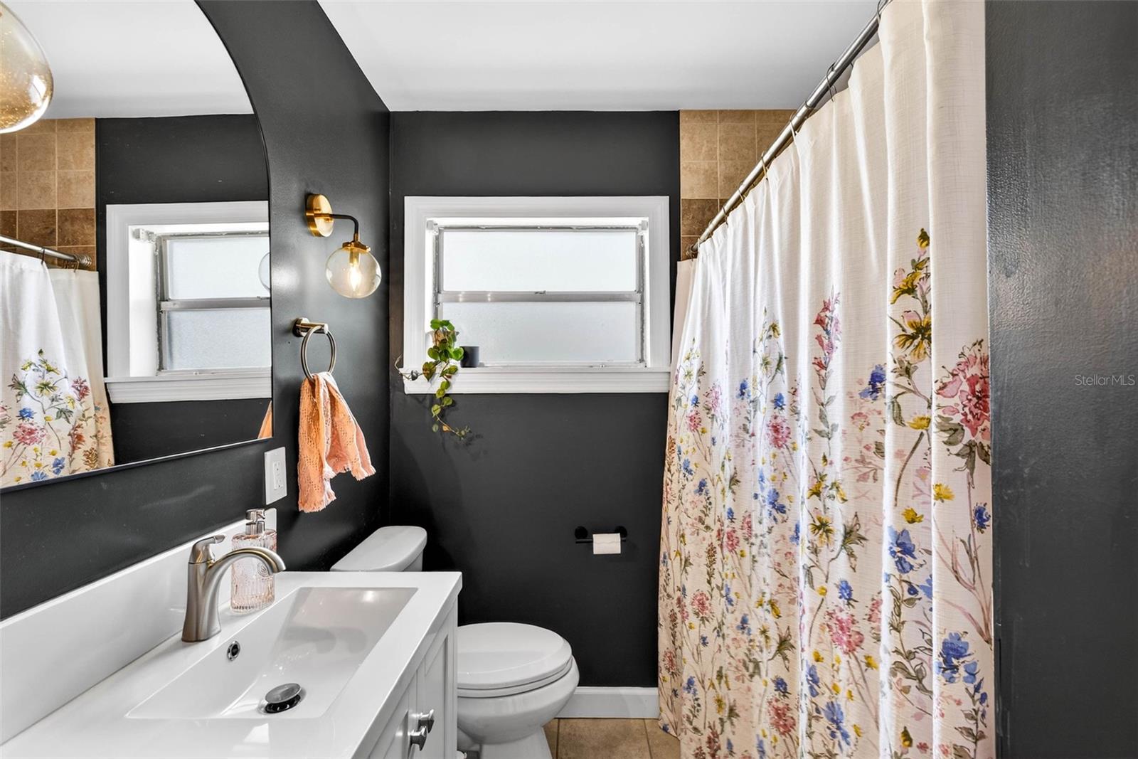 Image 22 of 51 For 406 Flora Street