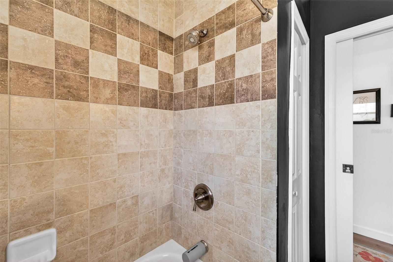 Image 23 of 51 For 406 Flora Street