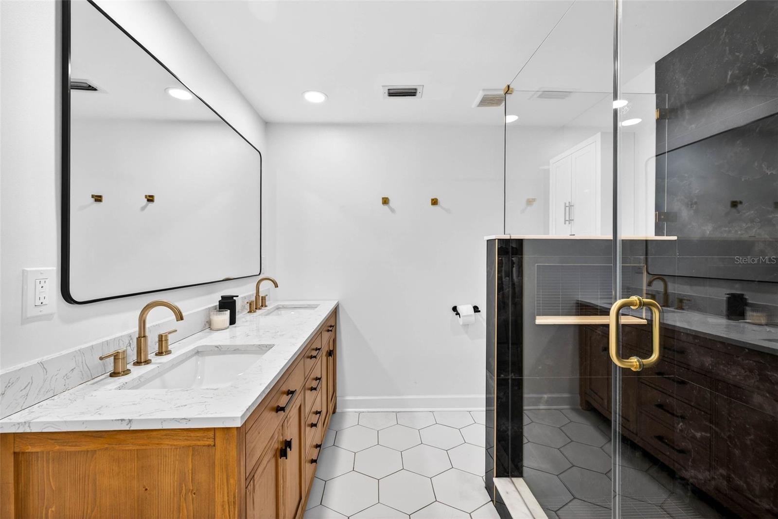 Image 27 of 51 For 406 Flora Street