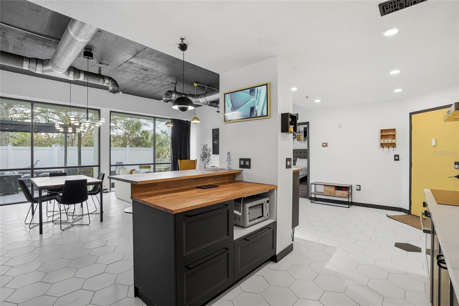 Image 11 of 45 For 701 Madison Avenue 116