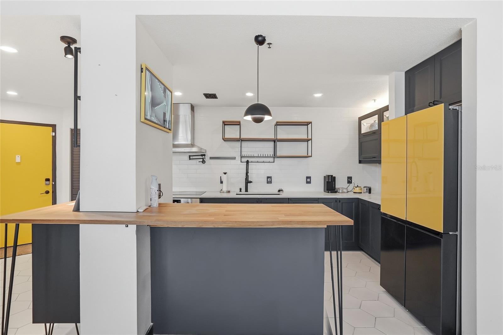 Image 14 of 45 For 701 Madison Avenue 116