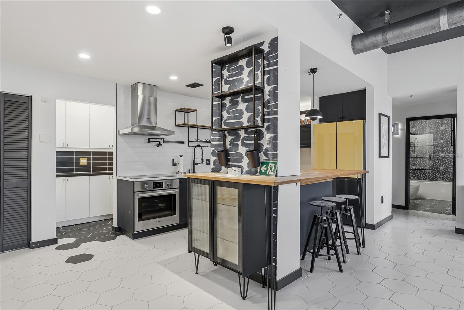 Image 15 of 45 For 701 Madison Avenue 116