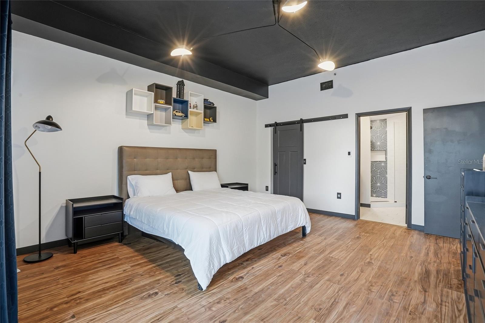 Image 22 of 45 For 701 Madison Avenue 116