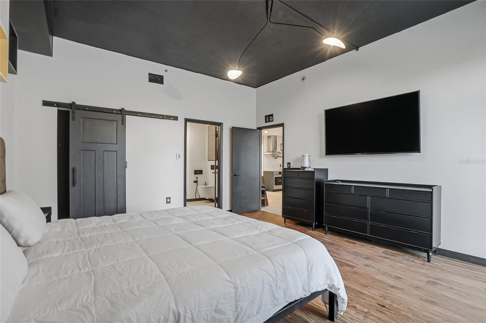 Image 23 of 45 For 701 Madison Avenue 116