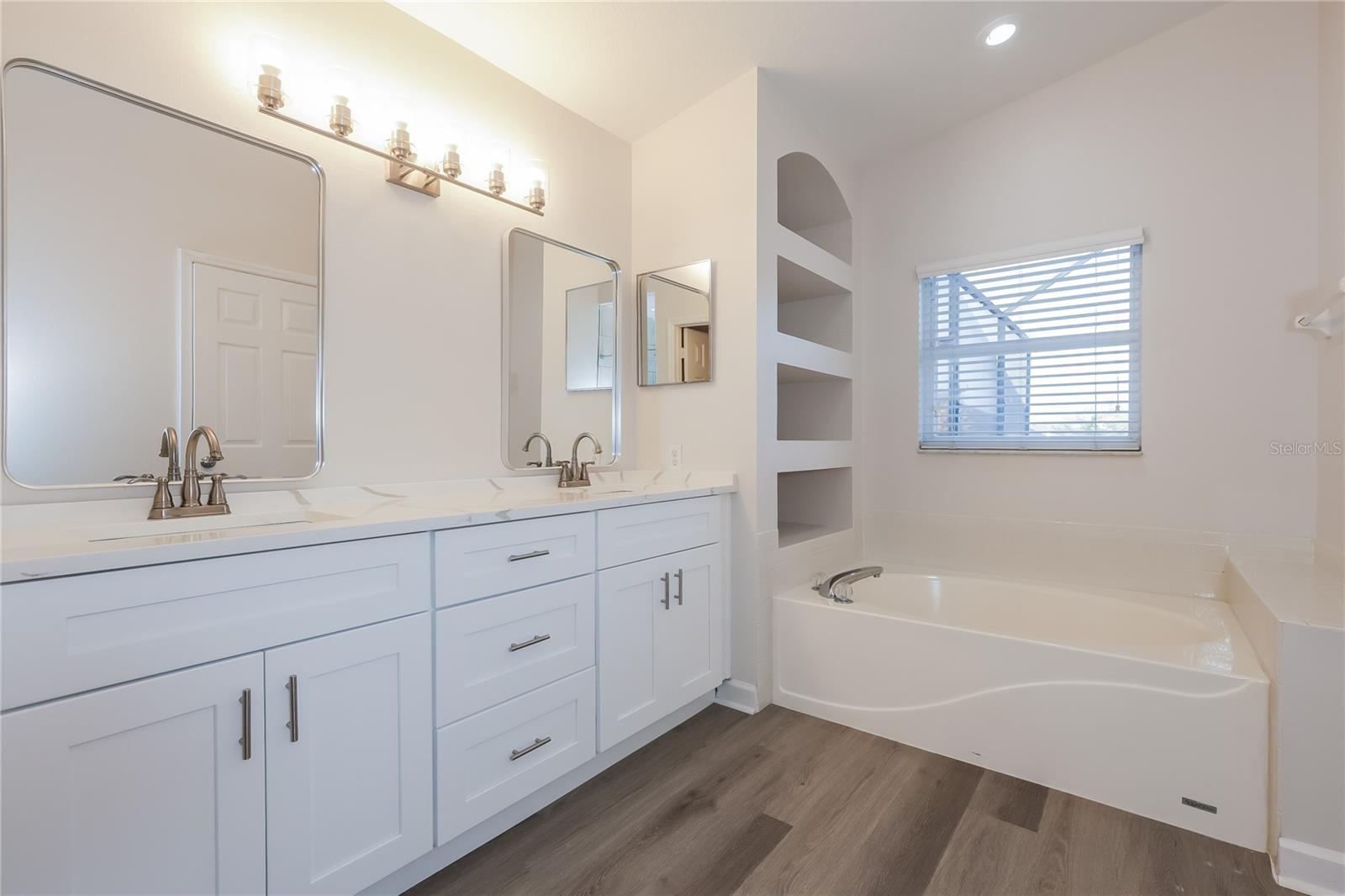 Image 10 of 14 For 1121 Tuscanny Street