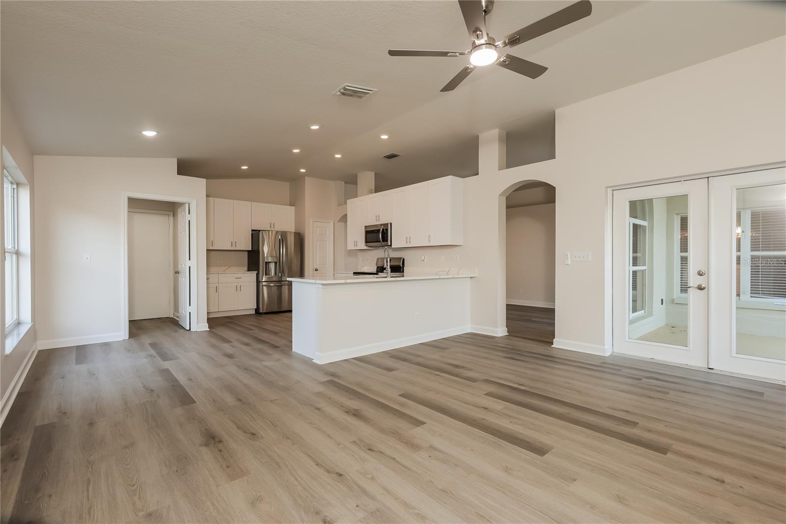 Image 4 of 14 For 1121 Tuscanny Street