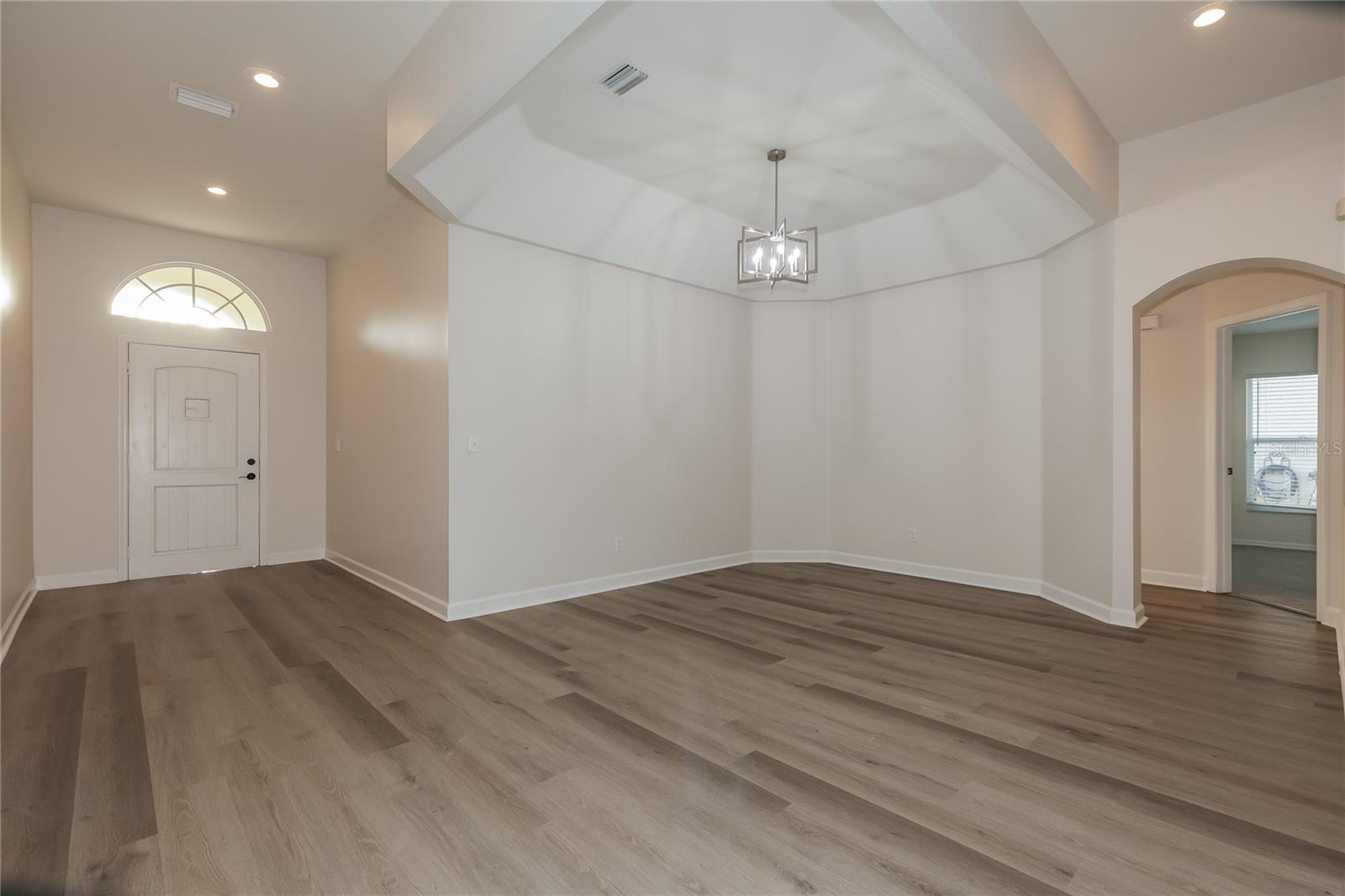 Image 5 of 14 For 1121 Tuscanny Street