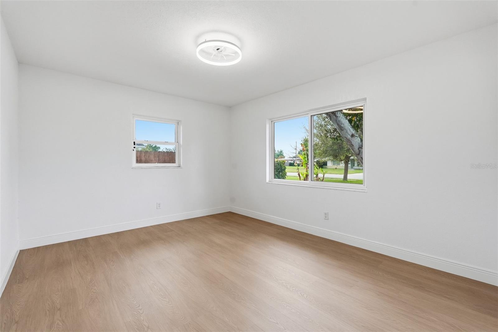 Image 16 of 46 For 5347 30th Avenue N