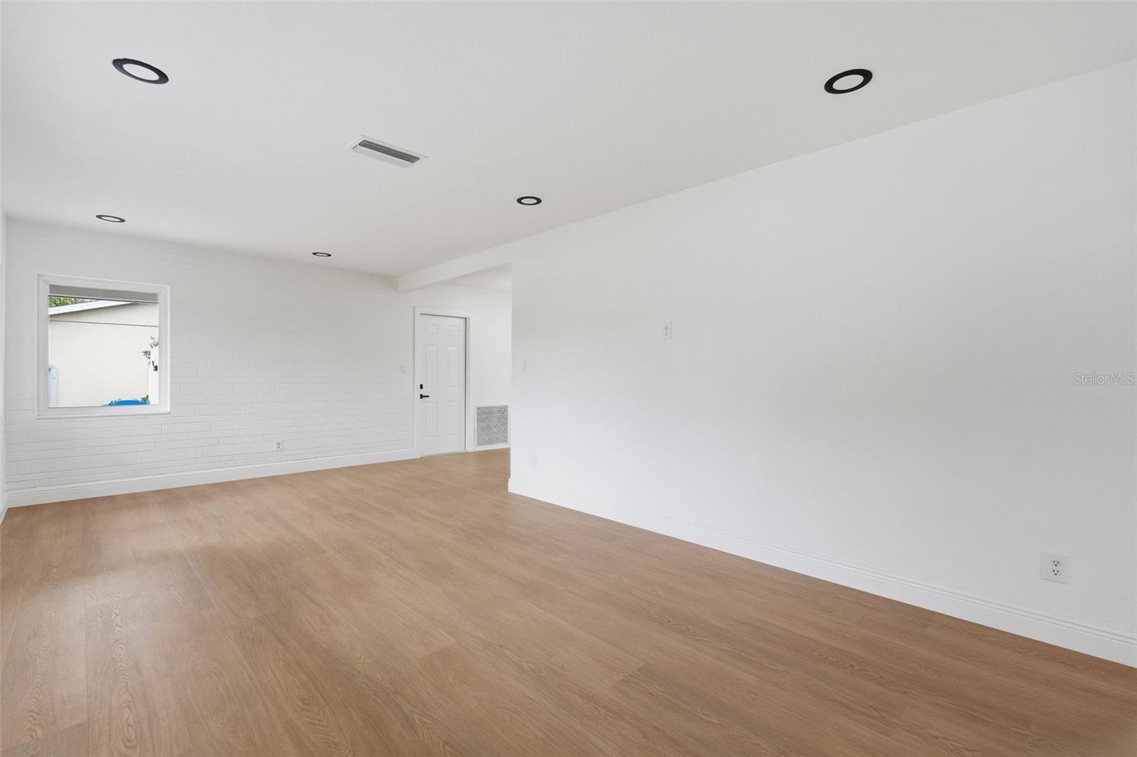 Image 19 of 46 For 5347 30th Avenue N