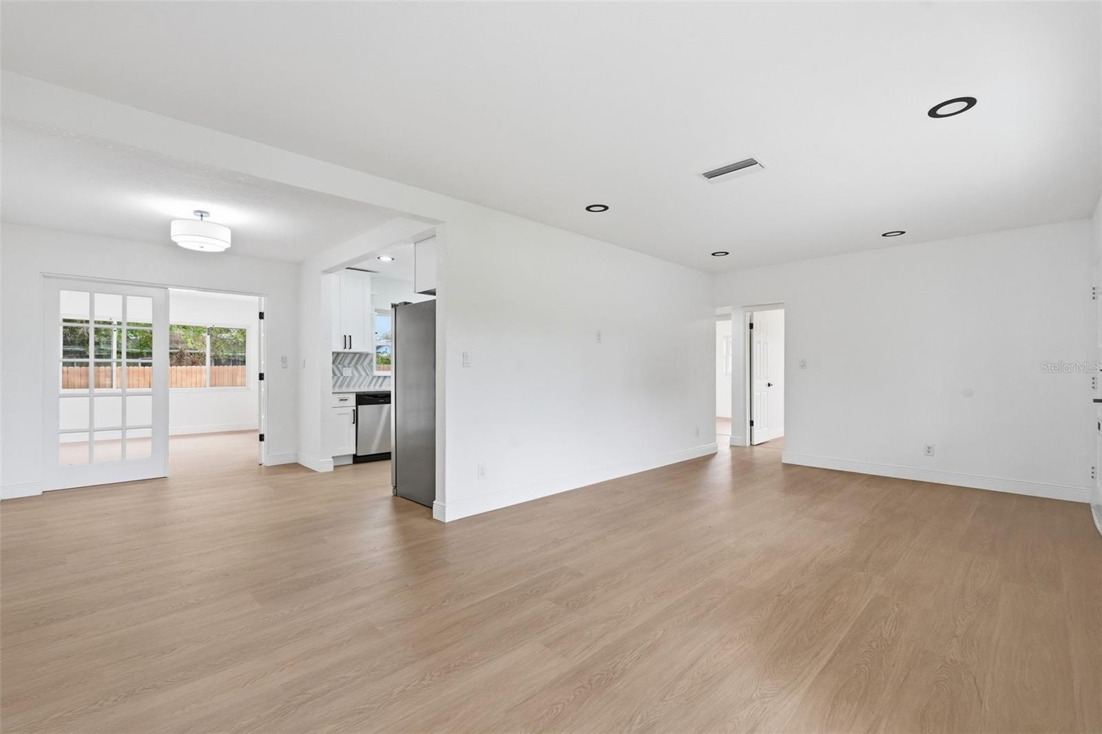 Image 23 of 46 For 5347 30th Avenue N