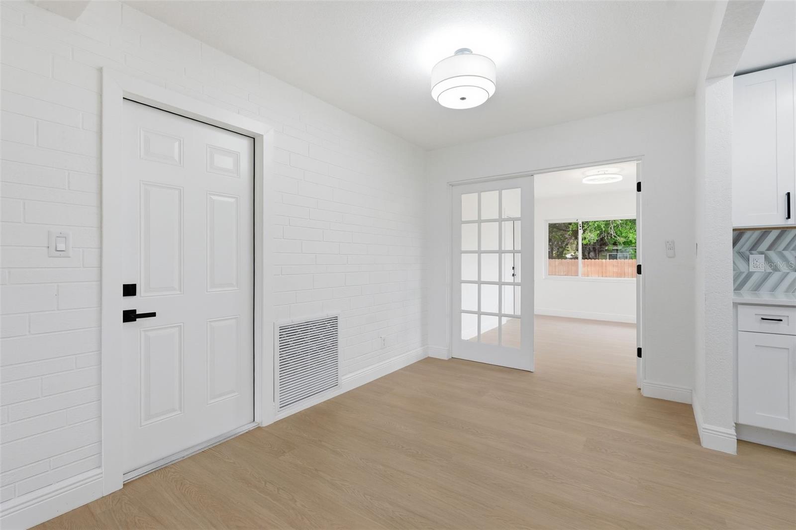 Image 25 of 46 For 5347 30th Avenue N