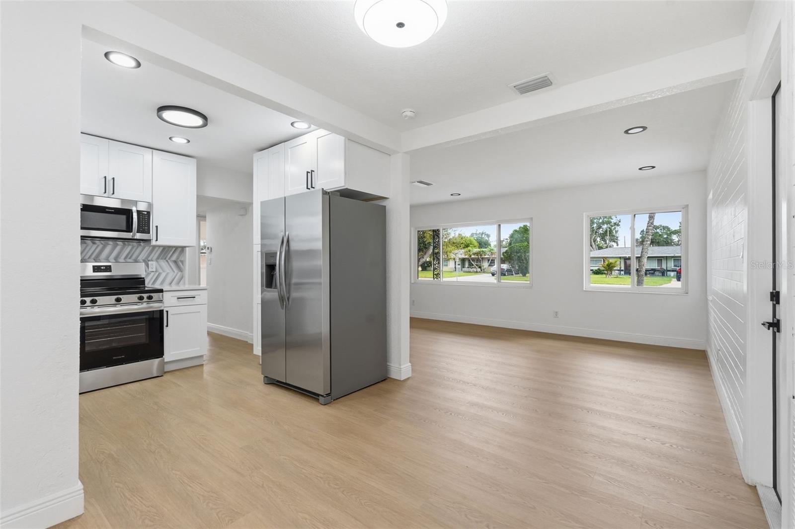 Image 3 of 46 For 5347 30th Avenue N