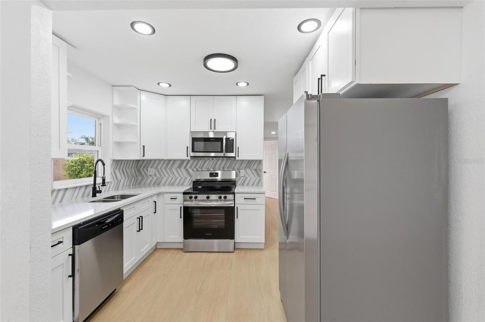 Image 4 of 46 For 5347 30th Avenue N