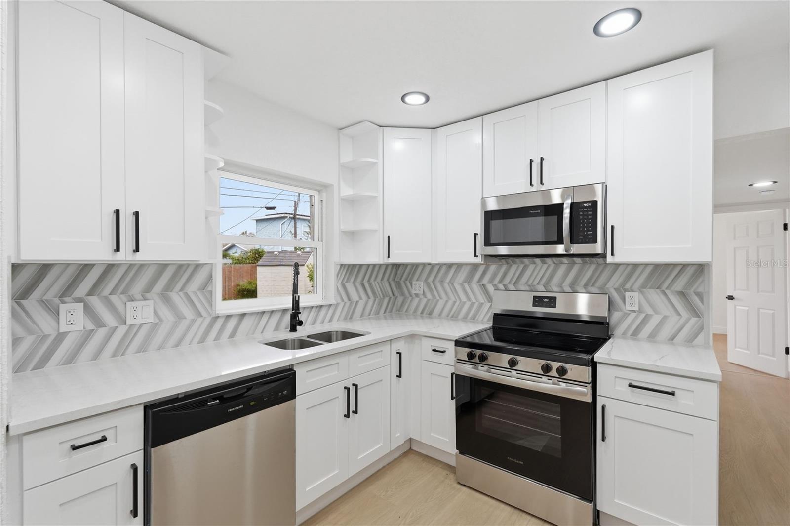 Image 5 of 46 For 5347 30th Avenue N