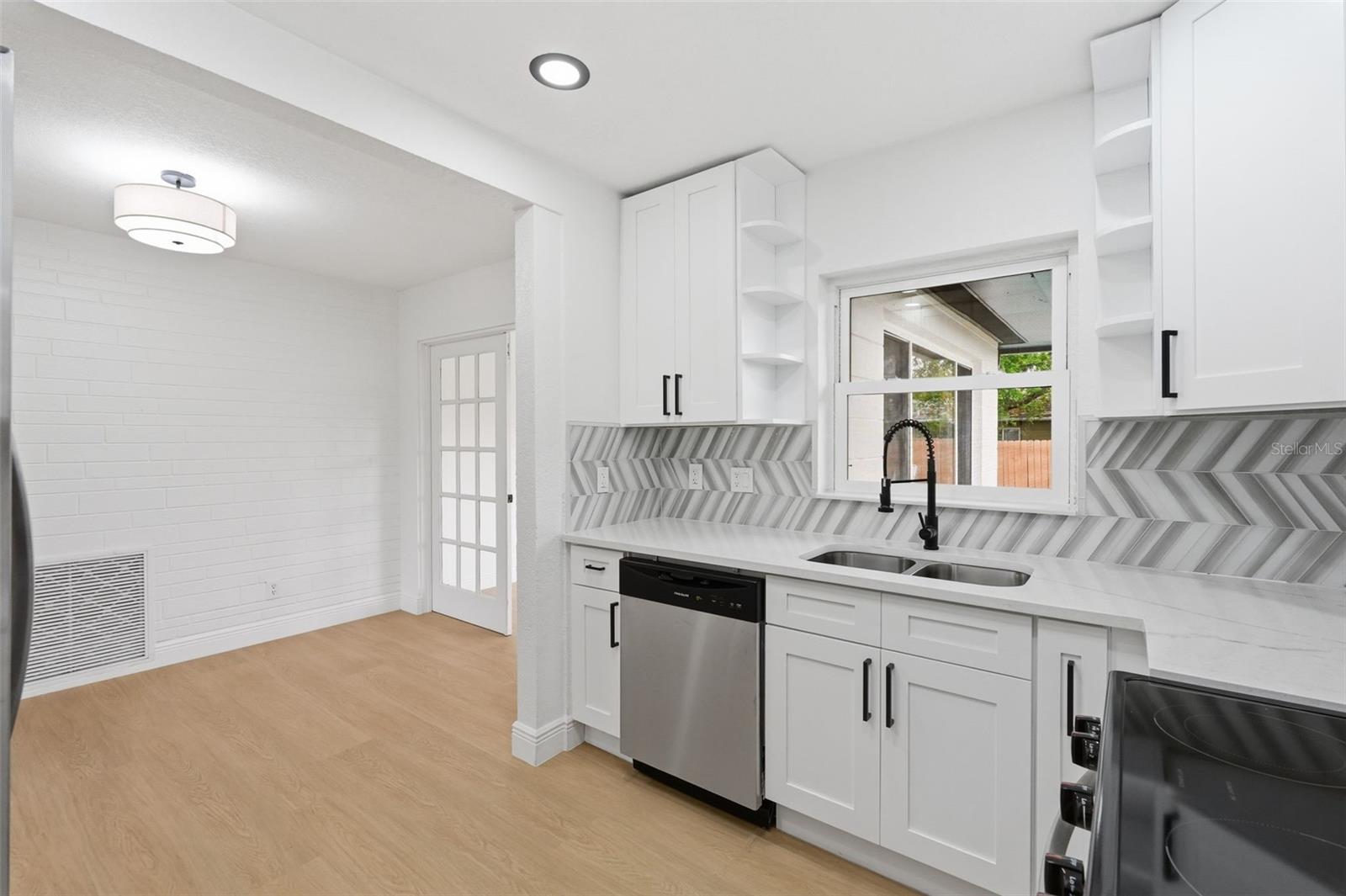 Image 8 of 46 For 5347 30th Avenue N