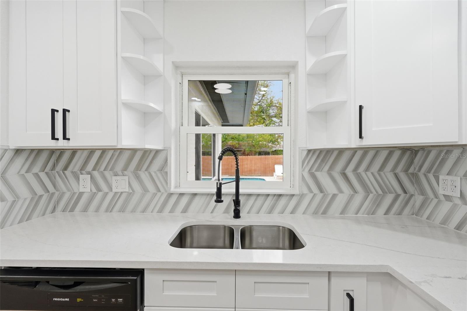 Image 9 of 46 For 5347 30th Avenue N