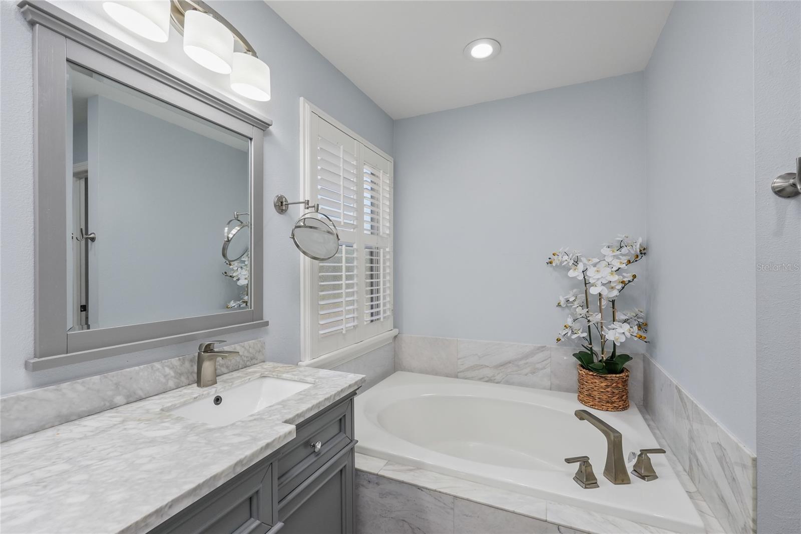 Image 19 of 55 For 12927 Royal George Avenue