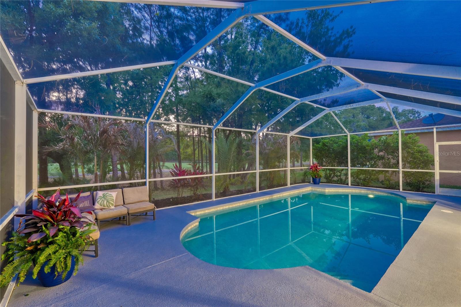 Image 28 of 55 For 12927 Royal George Avenue