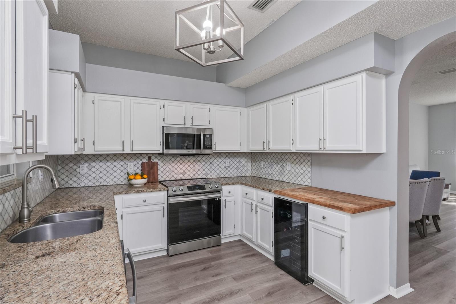 Image 4 of 55 For 12927 Royal George Avenue