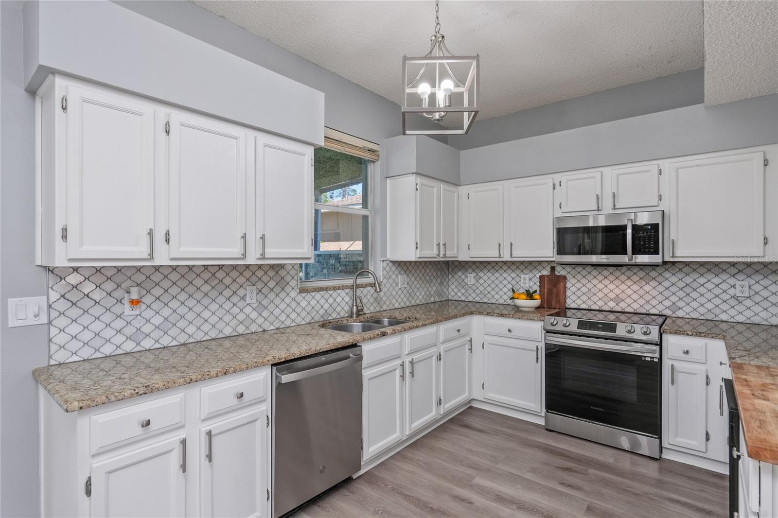 Image 6 of 55 For 12927 Royal George Avenue