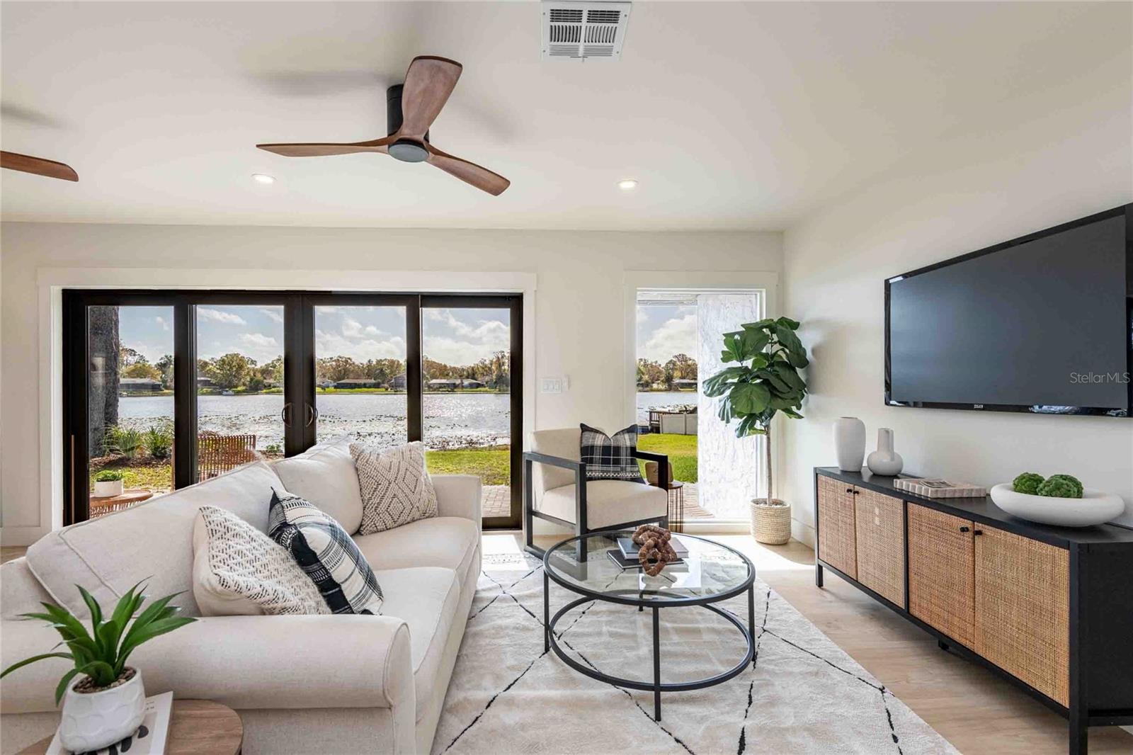 Image 4 of 28 For 3754 Lake Joyce Drive