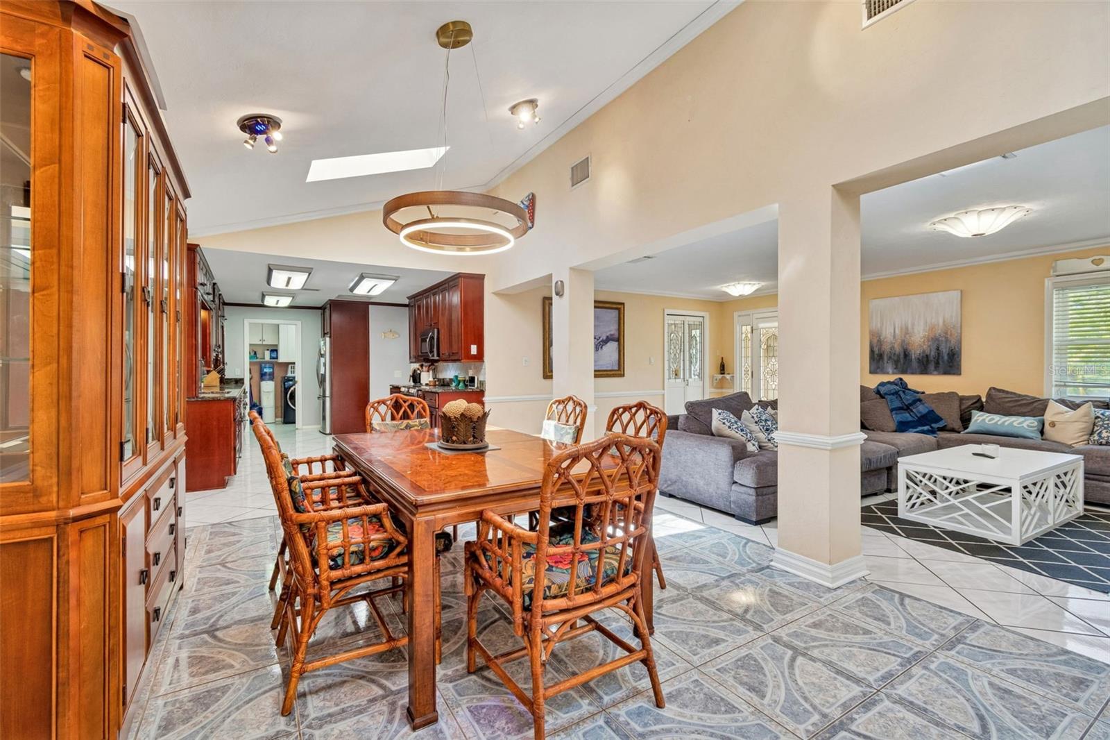 Image 13 of 37 For 1807 Oak Forest Drive S