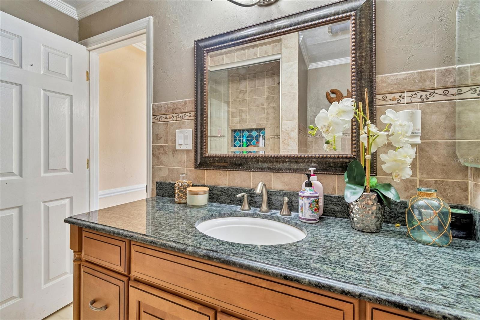 Image 22 of 37 For 1807 Oak Forest Drive S