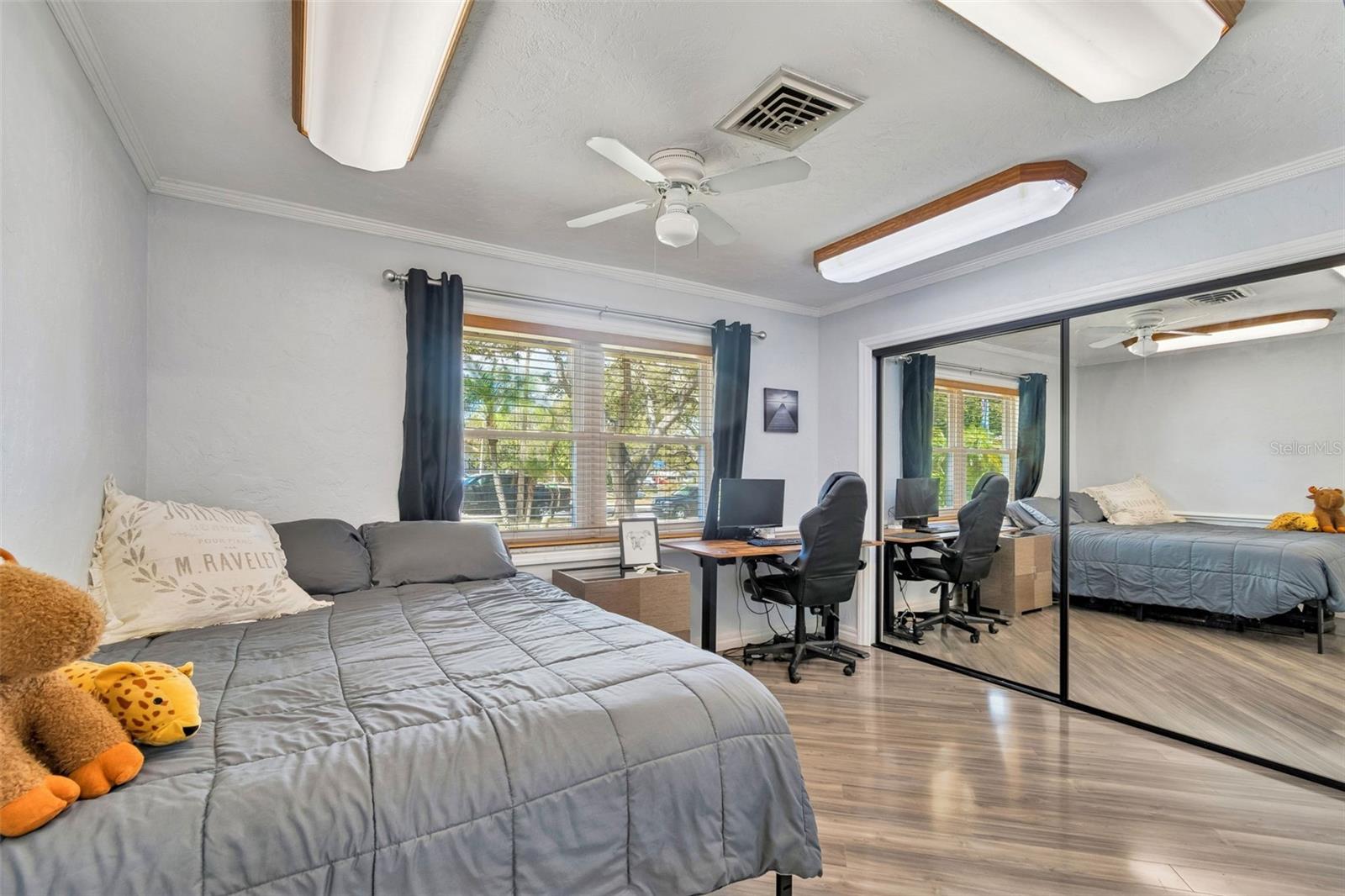 Image 23 of 37 For 1807 Oak Forest Drive S