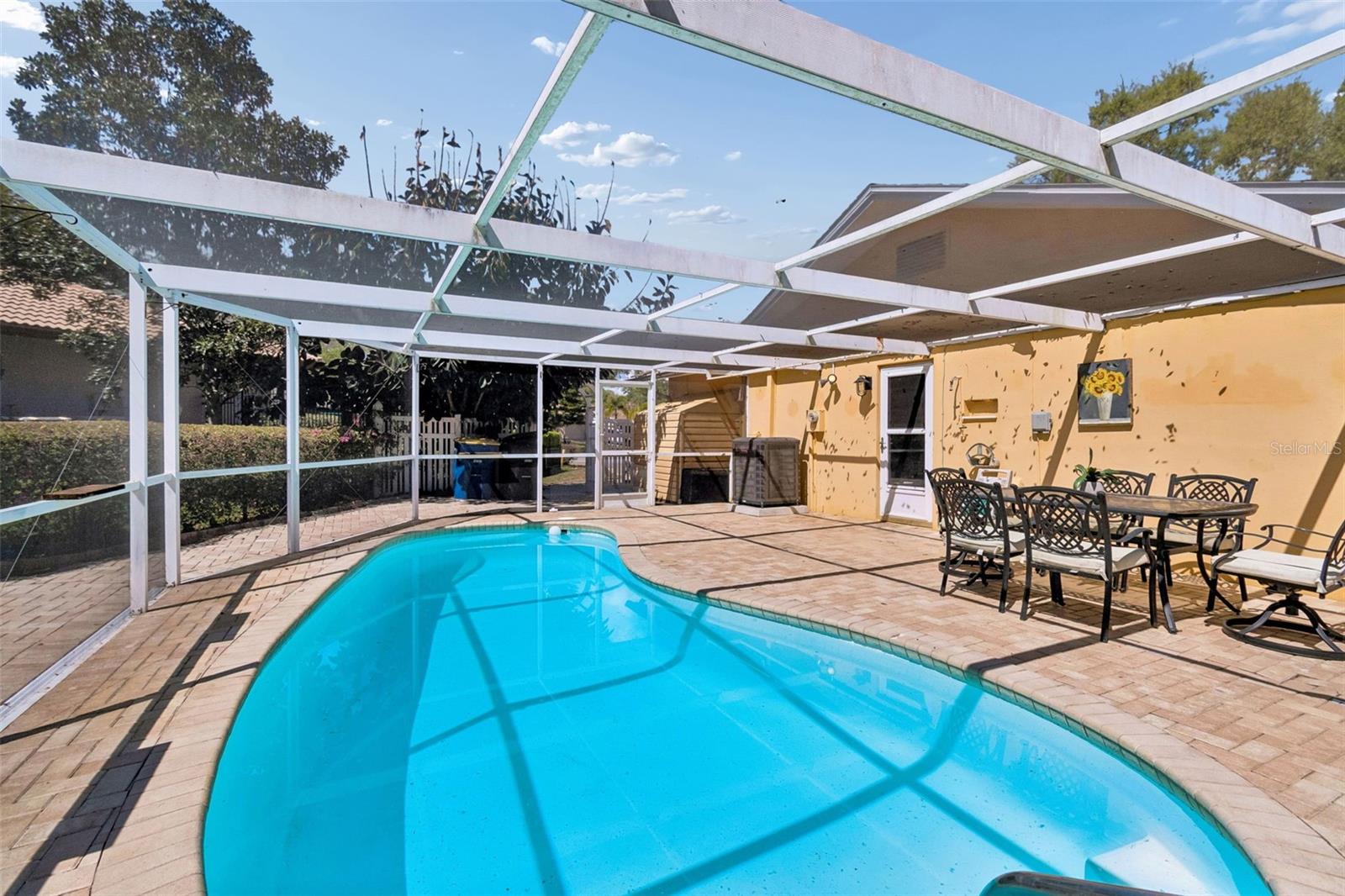 Image 4 of 37 For 1807 Oak Forest Drive S