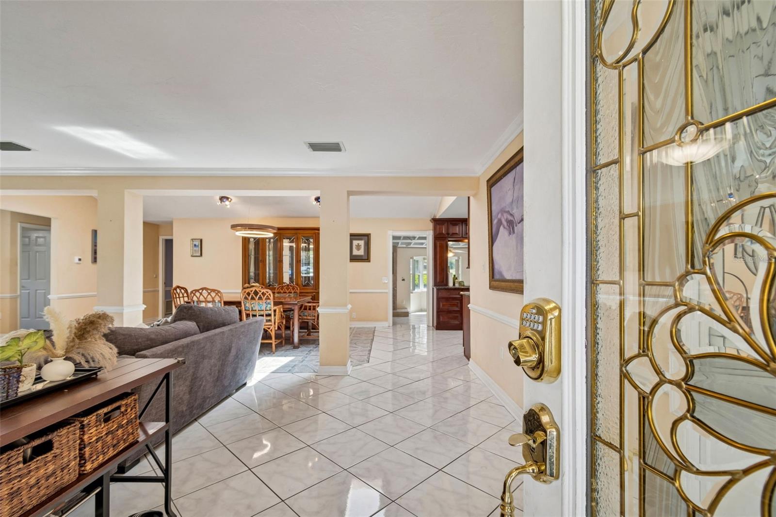 Image 5 of 37 For 1807 Oak Forest Drive S