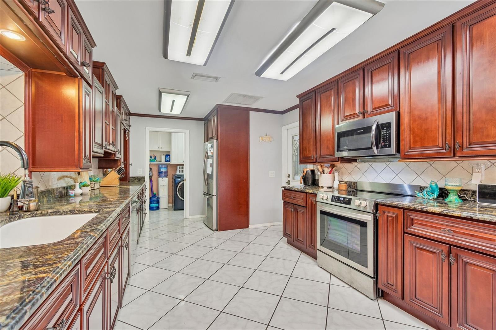 Image 7 of 37 For 1807 Oak Forest Drive S