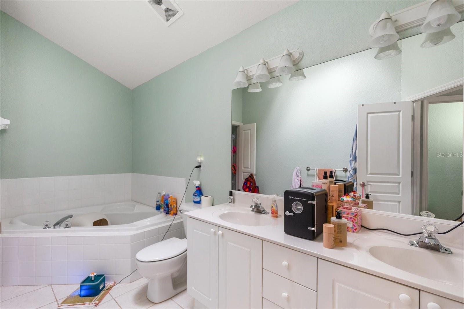 Image 14 of 30 For 108 Brent Circle