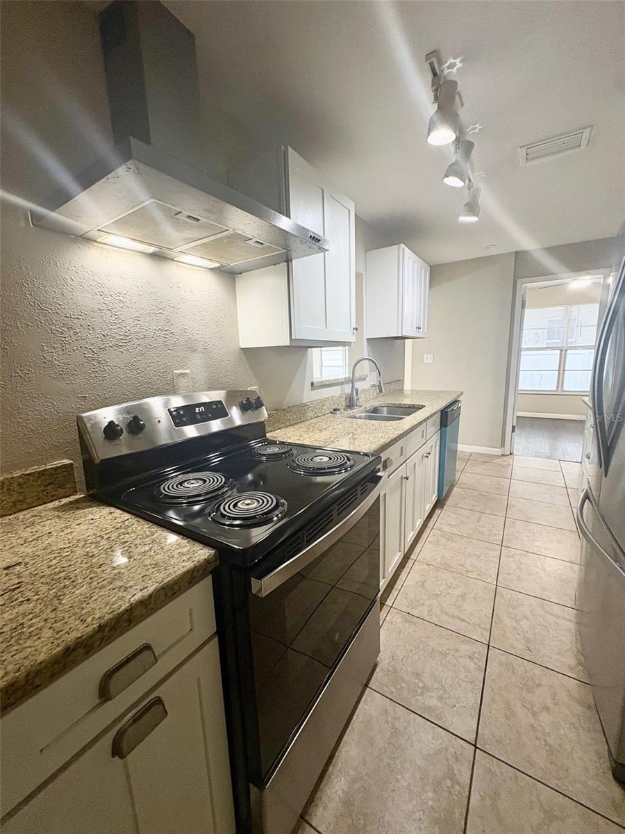 Image 12 of 25 For 534 33rd Avenue N