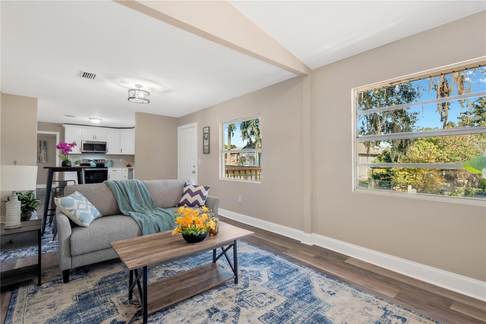 Image 6 of 20 For 5226 Lime Avenue