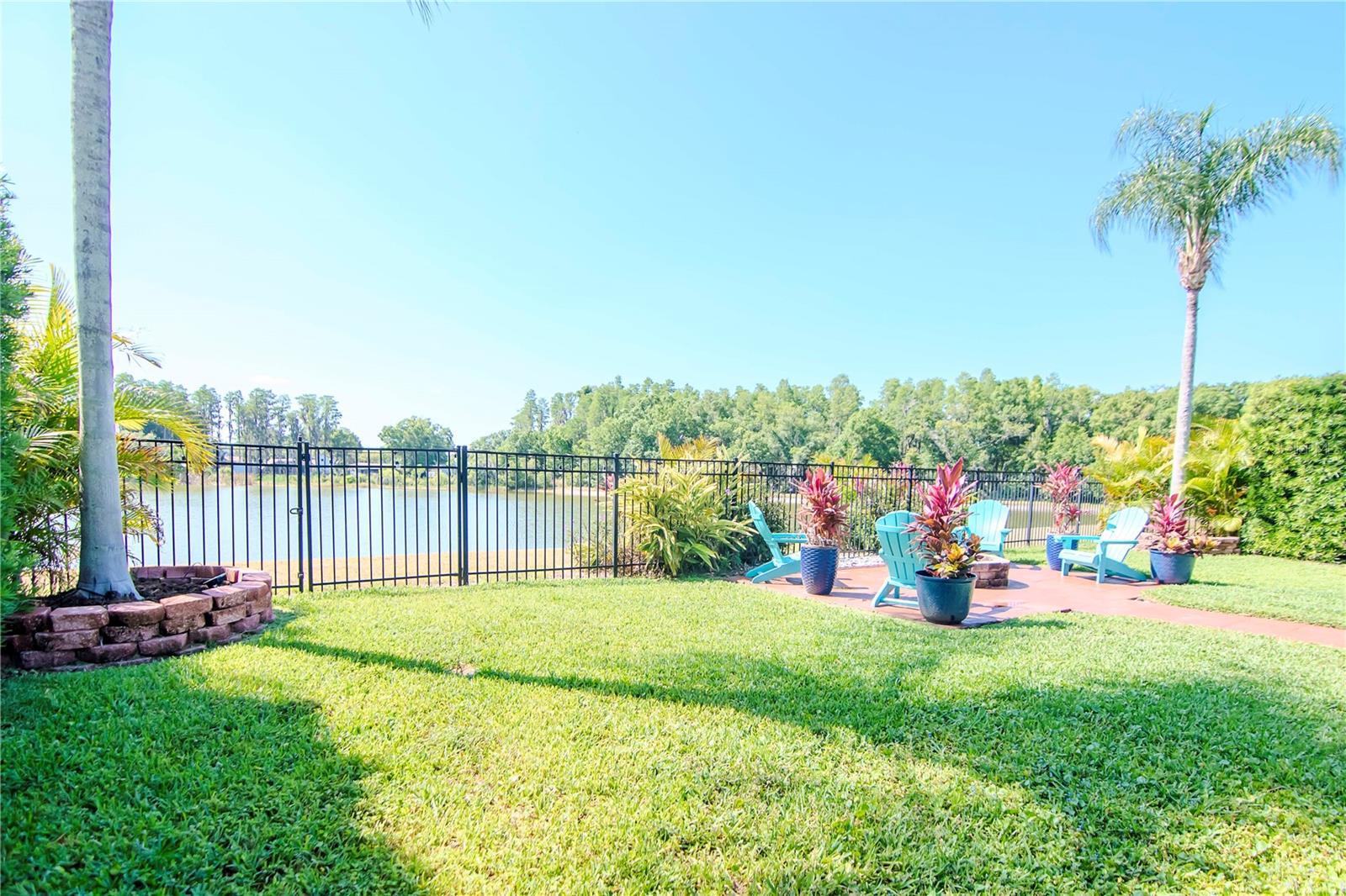 Listing photo id 8 for 3814 Evergreen Oaks Drive