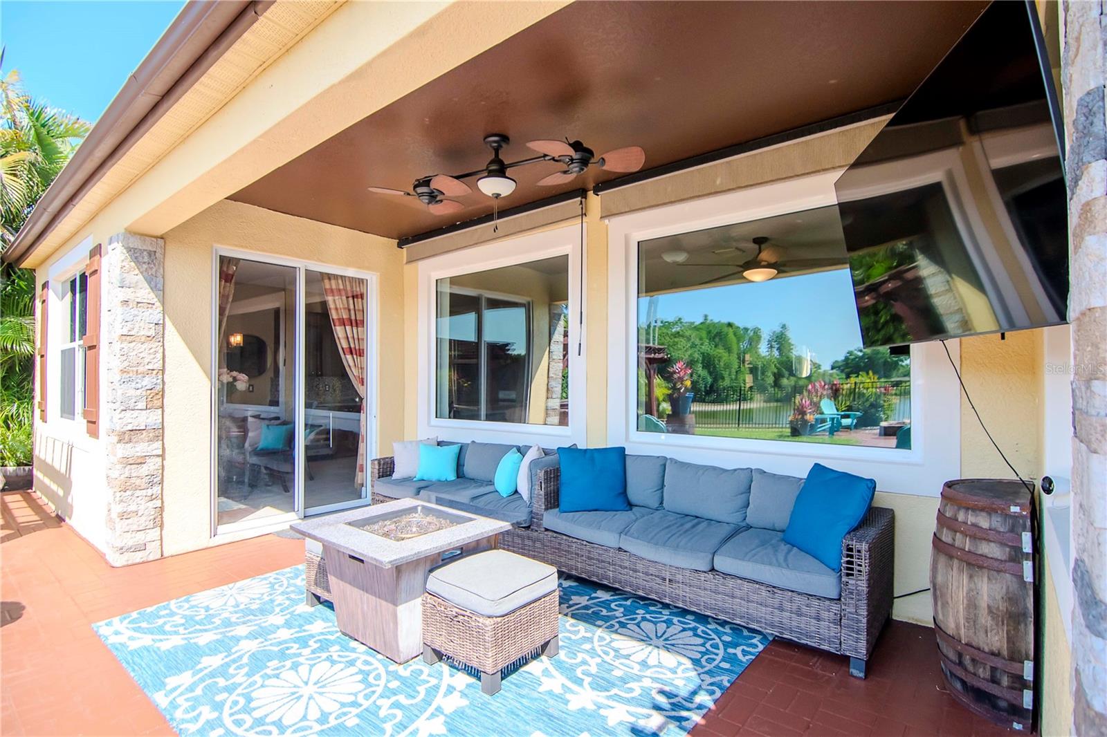 Listing photo id 9 for 3814 Evergreen Oaks Drive