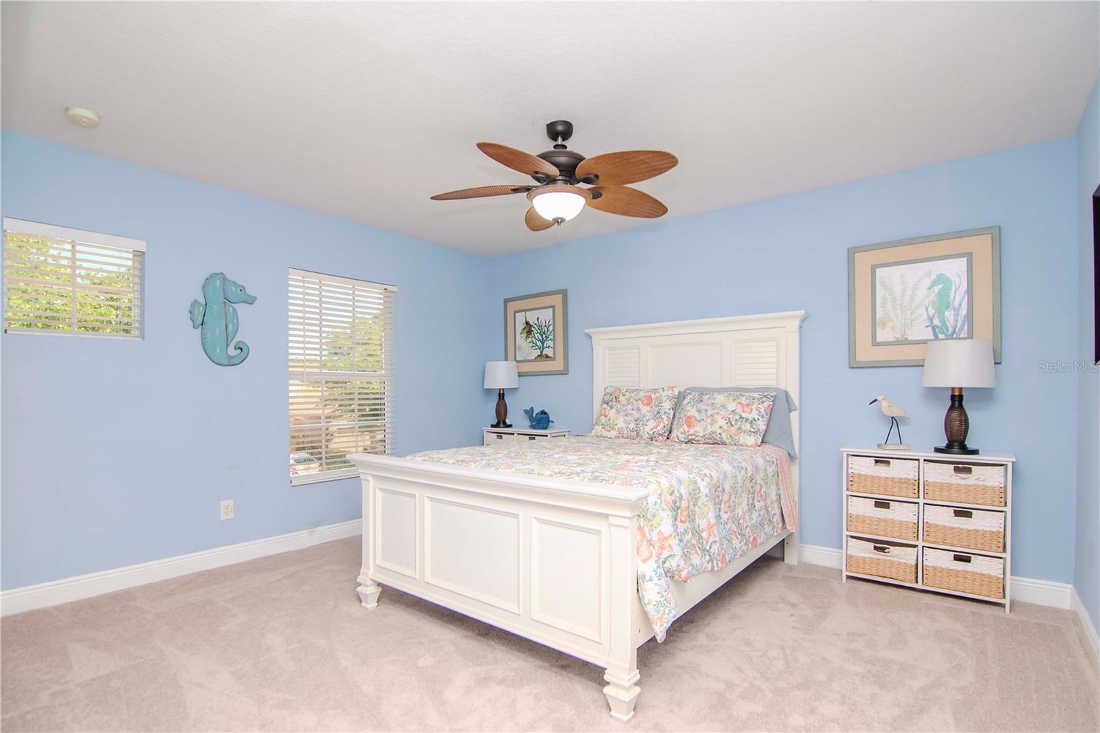 Listing photo id 10 for 3814 Evergreen Oaks Drive