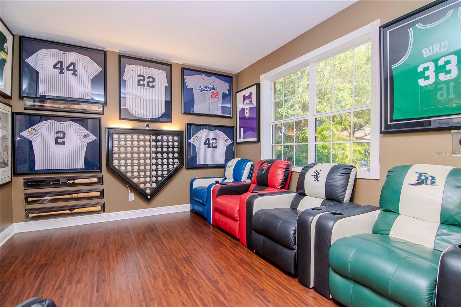 Listing photo id 14 for 3814 Evergreen Oaks Drive