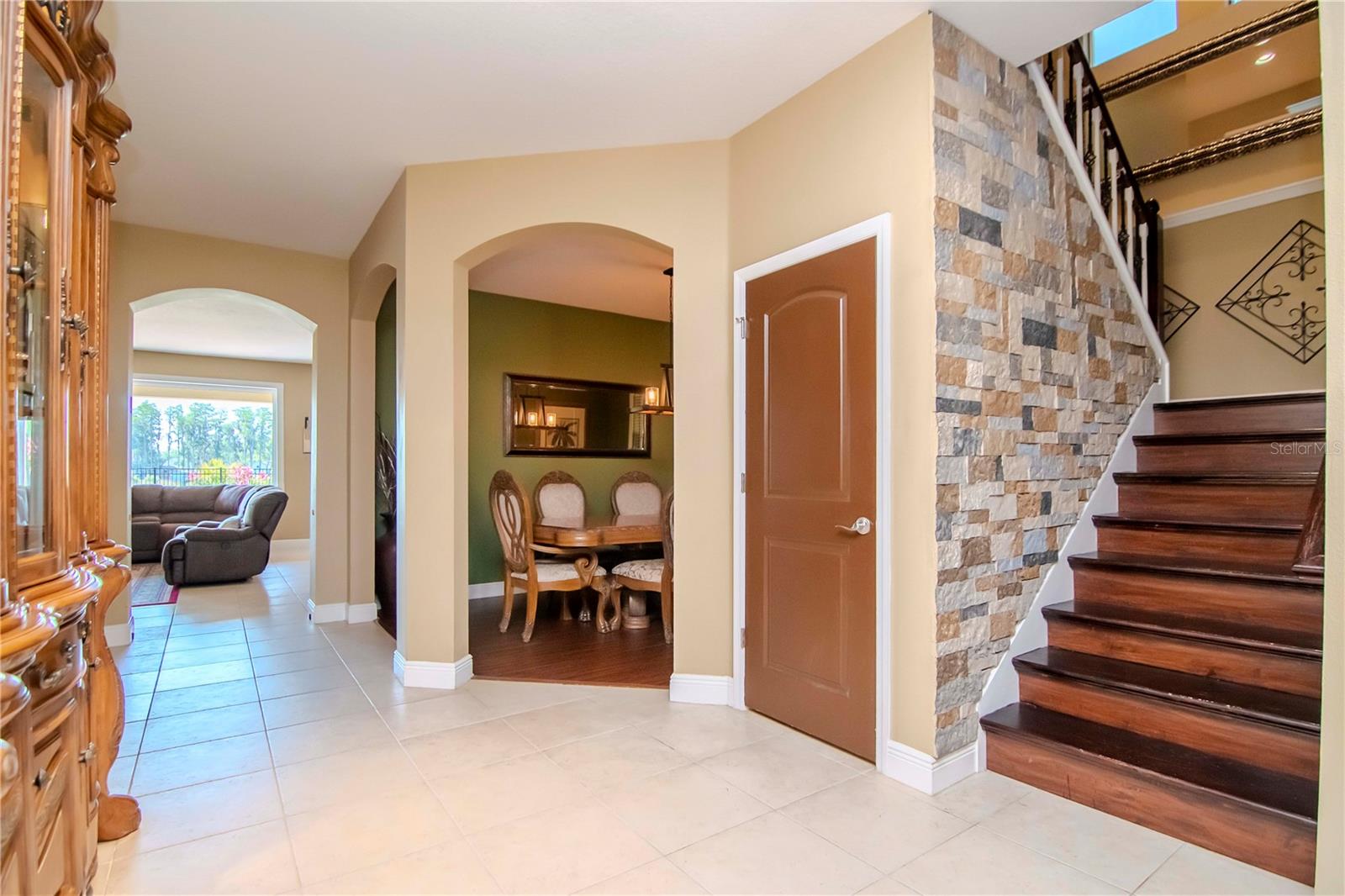 Listing photo id 15 for 3814 Evergreen Oaks Drive