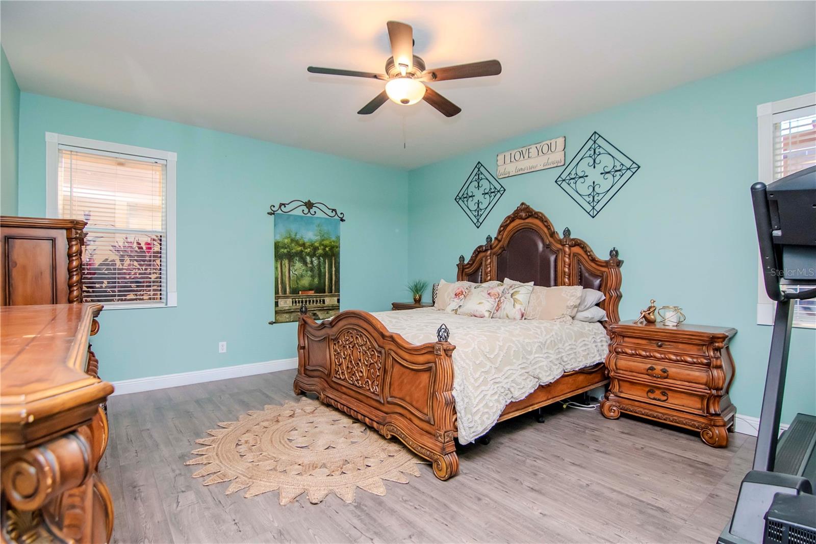 Listing photo id 19 for 3814 Evergreen Oaks Drive