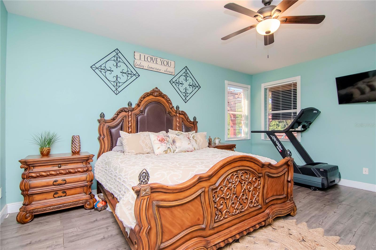 Listing photo id 20 for 3814 Evergreen Oaks Drive