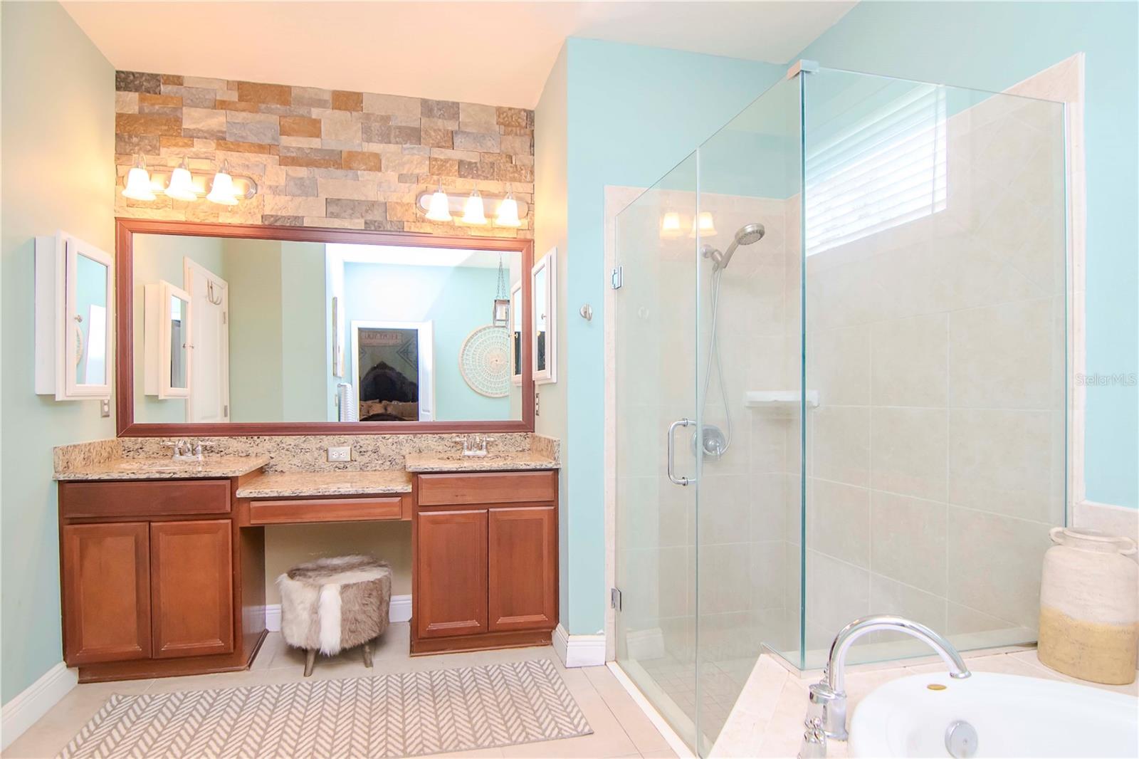 Listing photo id 22 for 3814 Evergreen Oaks Drive