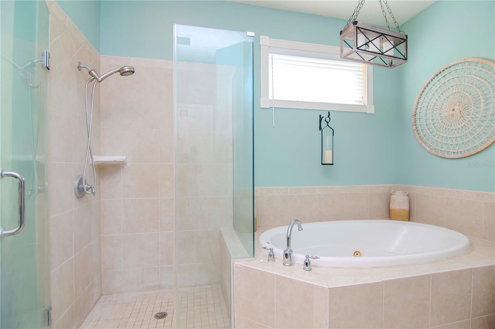 Listing photo id 23 for 3814 Evergreen Oaks Drive